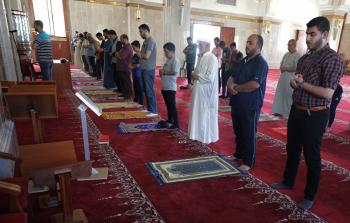 جانب من فتح المساجد في قطاع غزة - تصوير / محمود أبو حصيرة