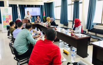 جانب من اللقاء الذي نظمته الهيئة المستقلة وأشادت فيه بجهود مكافحة كورونا