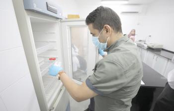 الصحفي محمد أبو شحمة أثناء إعداد التحقيق