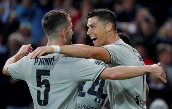 رونالدو وبيانيتش يحتفيان بتسجيل إحدى الأهداف (أرشيف)