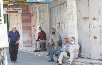 استمرار الإغلاق بالخليل لخروج كورونا عن السيطرة