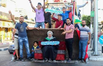 الطالبة الخريجة 