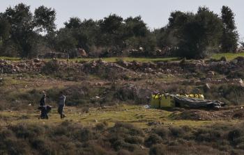 مستوطنون يعتدون على أرض في الخليل (أرشيف)