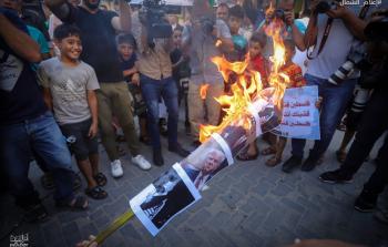 حرق صور ترامب ونتياهو في جباليا