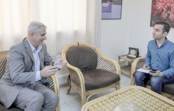 الزميل نبيل سنونو خلال حواره مع إجناسيو كسارس