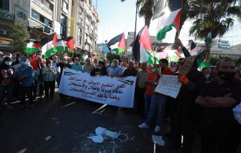 جانب من الوقفة المنددة بالتطبيع (الأناضول)