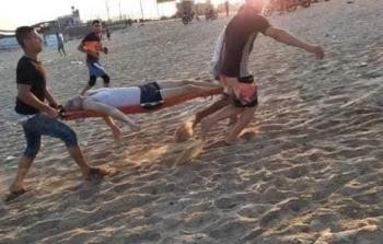 صورة للشاب أثناء محاولة اسعافه