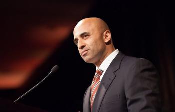 السفير الإماراتي لدى واشنطن يوسف العتيبة