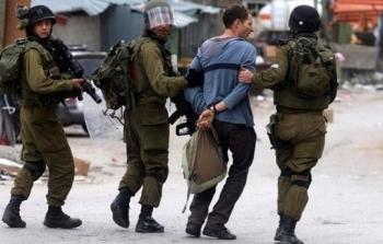 جنود الاحتلال يعتقلون مواطناً بالضفة الغربية (أرشيف)