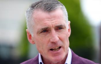 الرئيس الوطني لحزب لشين فين الايرلندي ديكلان كيرني