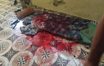 آثار دماء الشابين اللذان أطلقت قوات الاحتلال النار عليهم داخل منزلهما بمخيم جنين