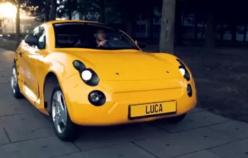 طلاب هولنديون يحولون النفايات لسيارة كهربائية رياضية