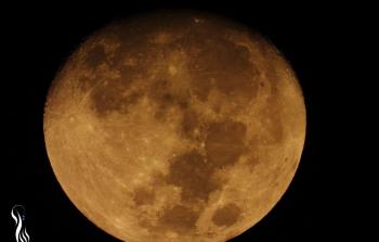 صور جميلة للقمر في سماء قطاع غزة