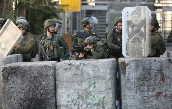 إصابتان واعتقال فتى خلال مواجهات وسط الخليل