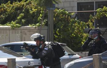 قوات الاحتلال تعتدي على المواطنين برام الله (الأناضول)