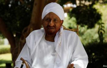 الراحل الصادق المهدي (ارشيف)