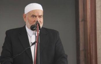 د. بحر خلال خطبة الجمعة اليوم