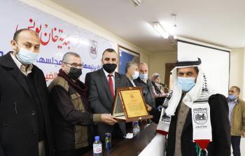 جانب من حفل تكريم بلدية خان يونس لموظفيها المتقاعدين