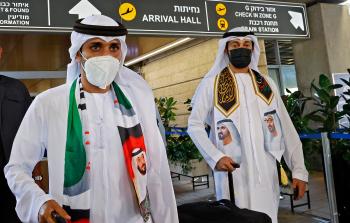 المغني الإماراتي وليد الجاسم لحظة وصوله لمطار 