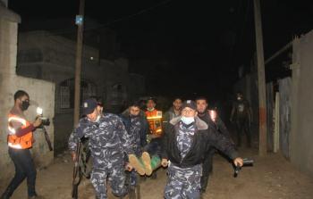 جانب من عمليات انقاذ قامت بها فرق الدفاع المدني في المكان