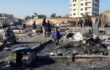 مشهد لمخيم اللاجئين السوريين المحترق