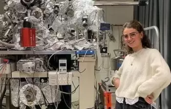 شجرة أصغر (40) ألف مرة من الشعرة