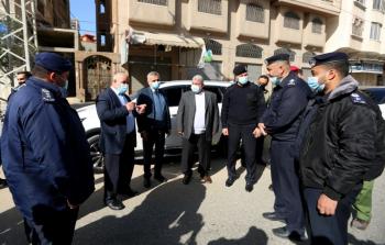 قيادة العمل الحكومي والداخلية تتفقد تطبيق الإغلاق الشامل بغزة