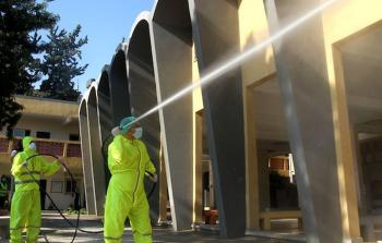 تعقيم المدارس في قطاع غزة استعداداً لفتحها    (أرشيف)