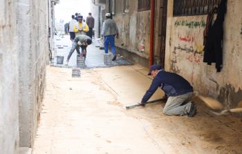 جانب من مواءمة الشارع الذي أشرفت عليه بلدية خان يونس