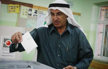 مواطن يقترع في الانتخابات الفلسطينية الأخيرة عام 2007  (أرشيف)