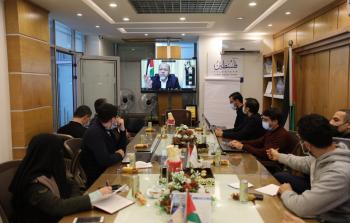 خلال لقاء د. أبو مرزوق مع صحيفة فلسطين