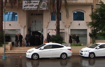 المحامون بالضفة يحتجون رفضًا لتدخل عباس في السلطة القضائية