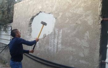 مقدسي يهدم منزله بضغط من الاحتلال (أرشيف)