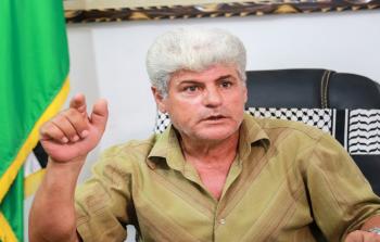 عارف أبو جراد رئيس نقابة الموظفين العموميين في غزة (أرشيف)
