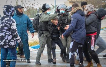 لحظة اعتقال الفتى أحمد أبو سبيتان من بلدة العيساوية بالقدس المحتلة