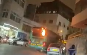 احتراق الجزء الخلفي من الحافلة الإسرائيلية