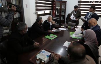 جانب من تقديم حركة حماس ردها على الطعون المقدمة ضد قائمتها القدس موعدنا - تصوير / محمود أبو حصيرة