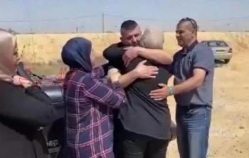 اللحظات الأولى للإفراج عن الأسير محاجنة