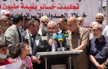 جانب من الوقفة التي نظّمتها جمعية وكلاء السياحة والسفر (الأناضول)