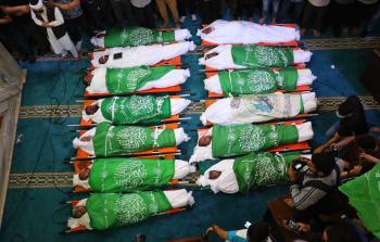 صورة لجثامين الشهداء (تصوير: الأناضول)