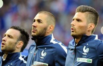 بنزيما يمتنع عن ترديد النشيد الوطني خلال مباريات فرنسا