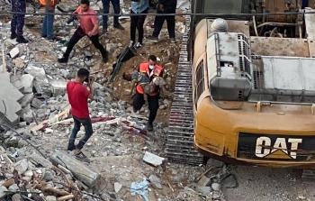 انتشال الشهداء من المنطقة