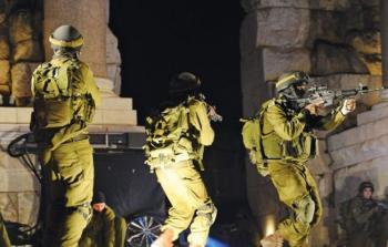 الاحتلال اعتقل والدة الشهيد أيضا