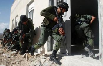 أمن السلطة خلال عملية اعتقال بالضفة (أرشيف)