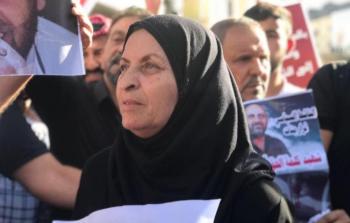 والدة نزار بنات - أرشيف