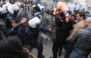 السلطة قمعت المتظاهرين بالضرب