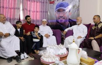 بحر يزور عوائل شهداء بغزة