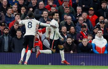 محمد صلاح يحتفي بتسجيل هدف له في مرمى مانشستر يونايتد