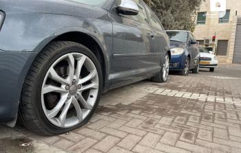 إحدى السيارات التي أعطبها المستوطنون ( تصوير: القسطل)