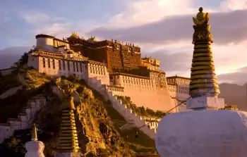 التبت كانت دولة مستقلة ما بين عامي 1912 و1951، قبل أن تضمها الصين إلى أراضيها وتمنحها الحكم الذاتي (غيتي)